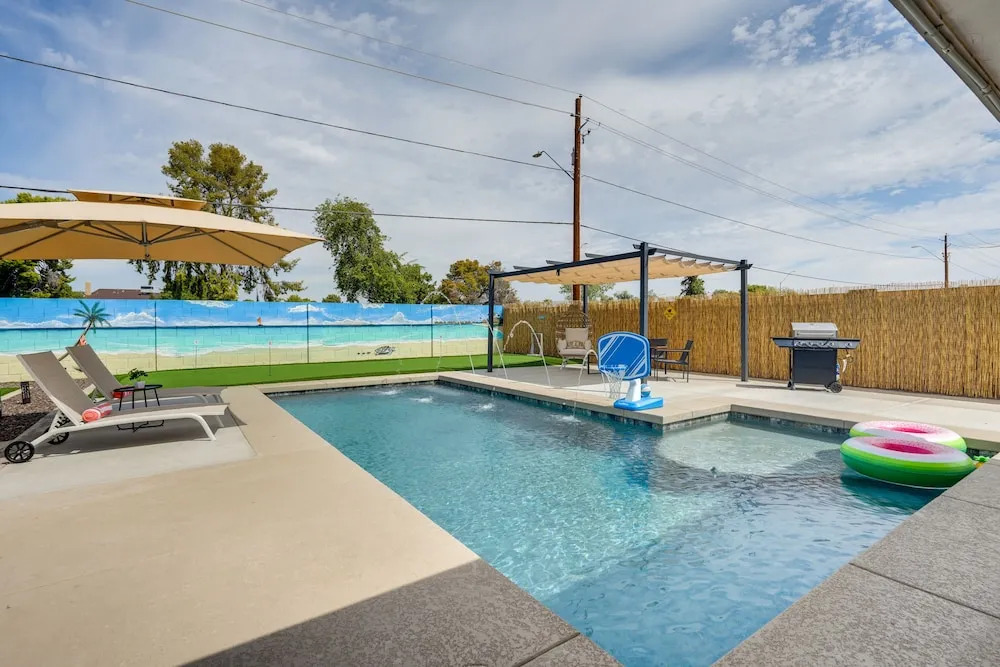 Glendale Getaway: Swim, Putt, Grill, & Relax!