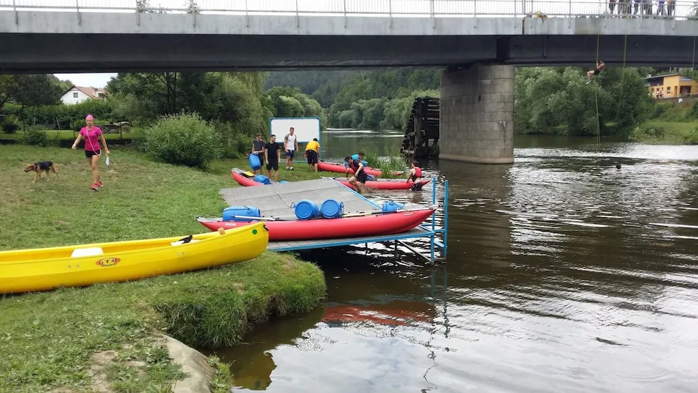 Ostende Chocerady - ubytování u řeky