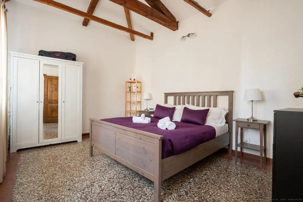 Ca Giorgia Venice Apartment with Balcony