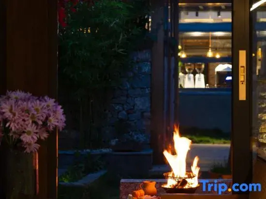 LiJiang Ancient Town DaMei Huasu · JuShe | SenYe Glowscape Designer Homestay (Dashuiche Branch)