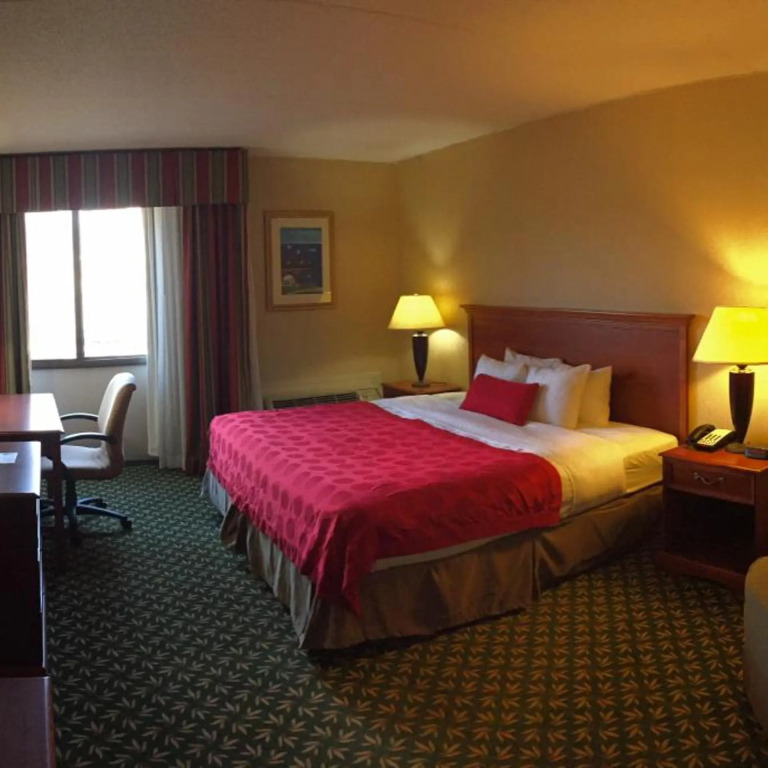 Mystic River Hotel & Suites