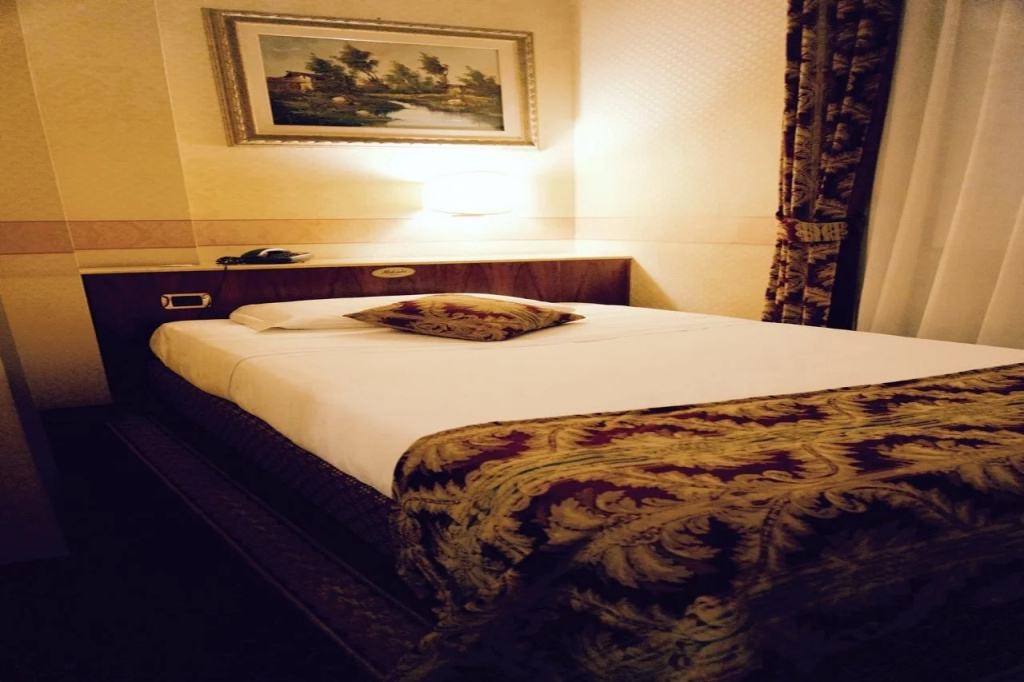 Mokinba Hotels King