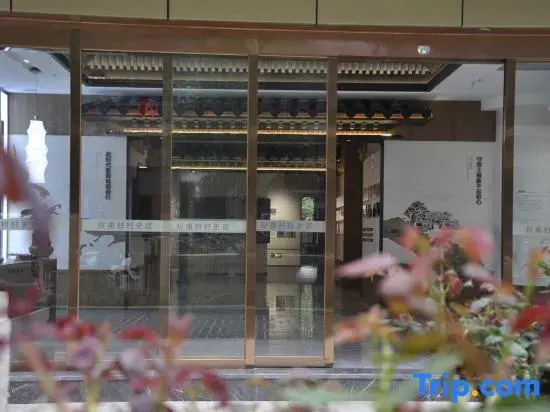 Quanfu Light Luxury Hotel (Kunming Anning Donghu Park Wuyue Plaza)