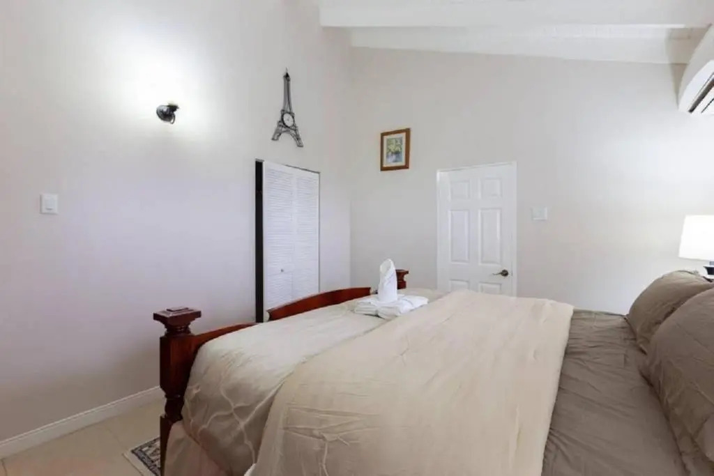 Loft - Sleeps 4 - Parking - Balcony
