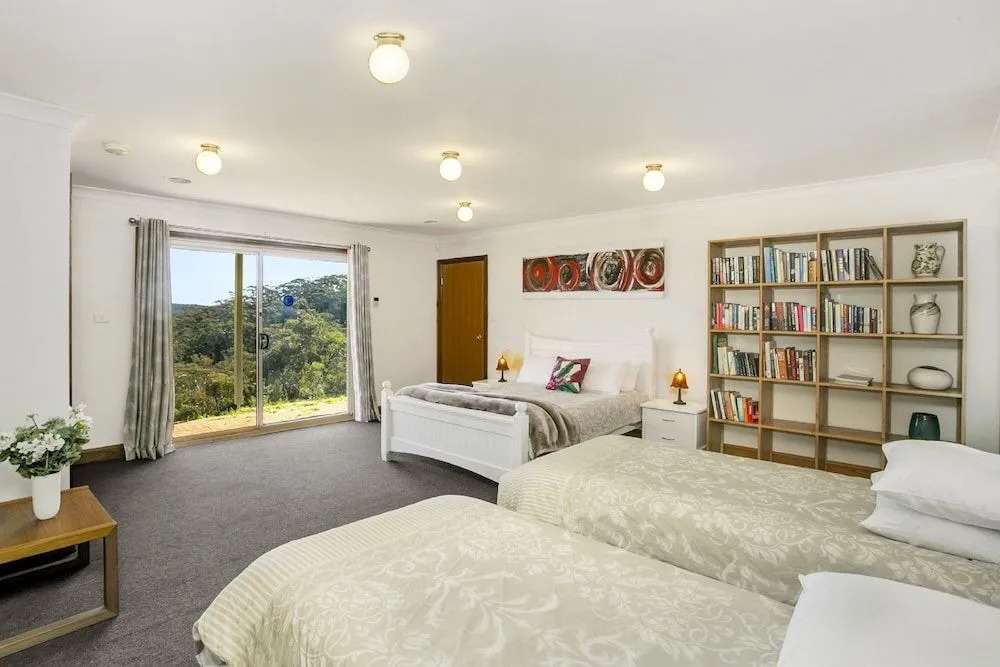Narrow Neck Retreat