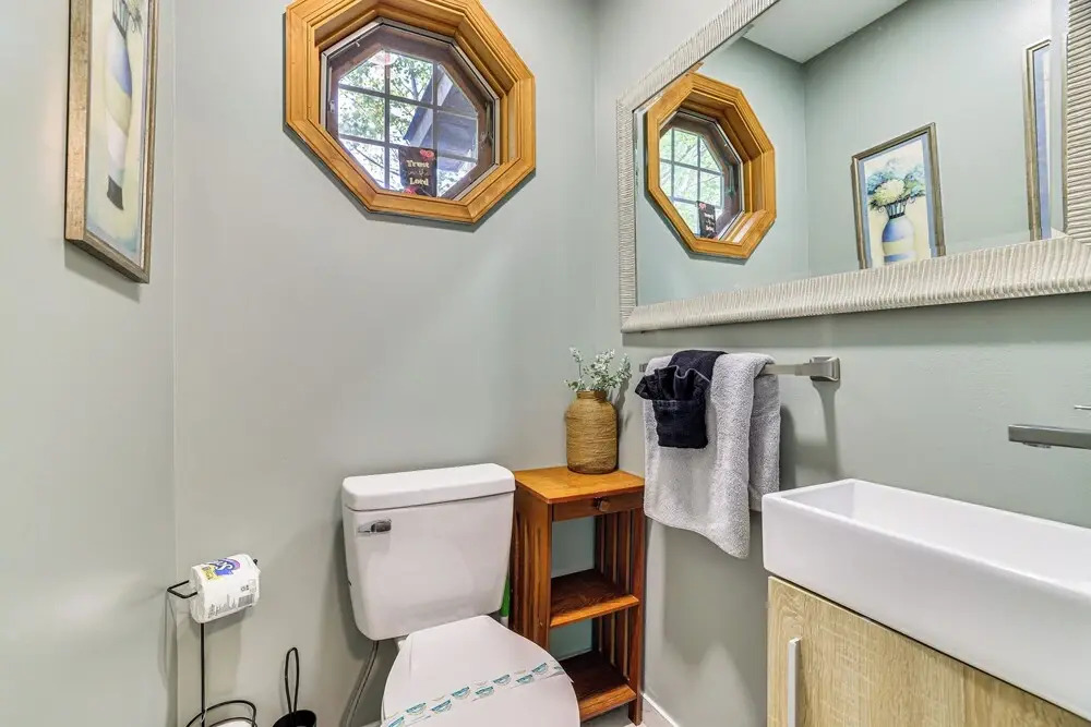 Pocono Getaway: Hot Tub, Community Lake Access!
