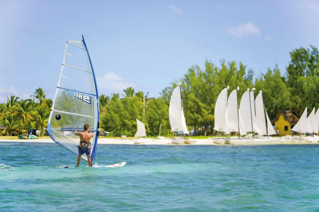Paradis Beachcomber Golf Resort & Spa