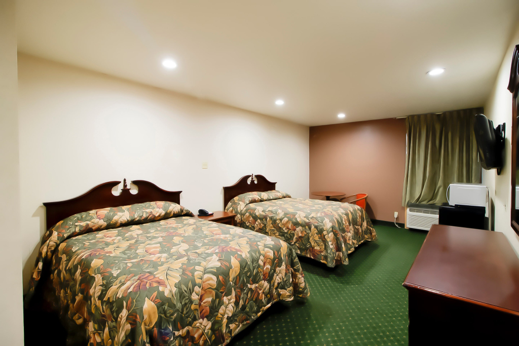 OYO Pinewood Inn & Suites Silsbee