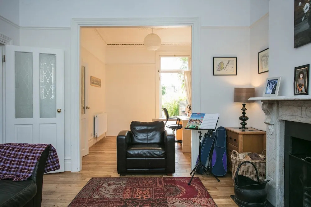 Spacious 3 Bedroom House In Dulwich