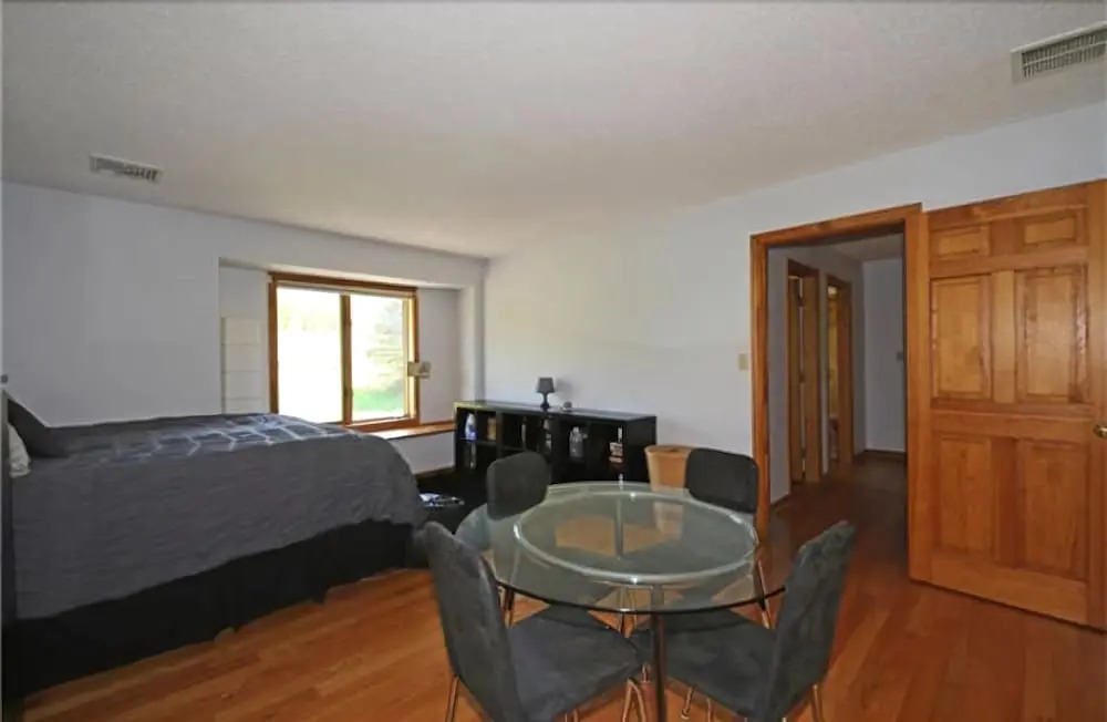 Roxbury Suites