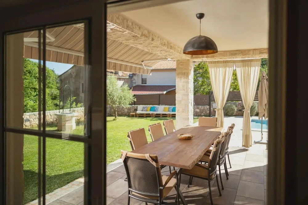 Lulu in Dobrinj With 4 Bedrooms and 4 Bathrooms