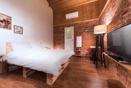 Red brick 642 B&B