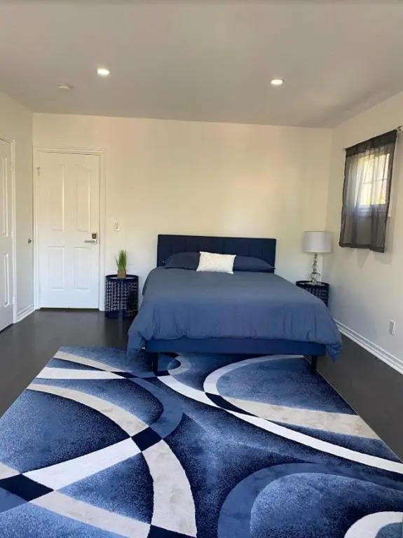 Spacious 1Bed, 1 Bath in Beverly Hills