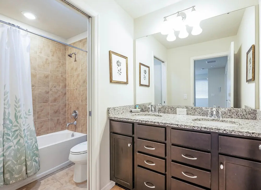 Tvpm-4638td/sr 5 Bedroom Townhouse by RedAwning