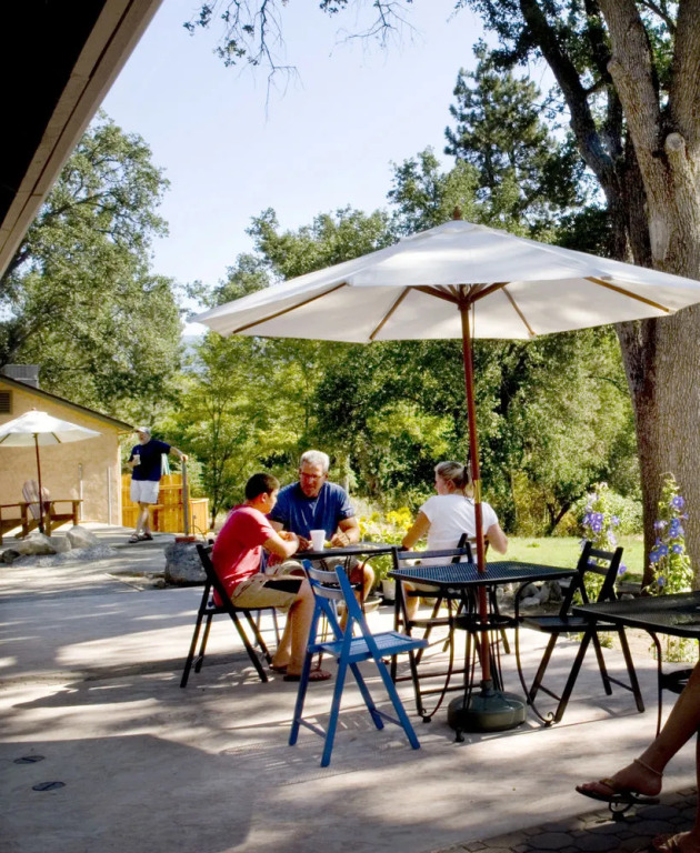 Queens Inn By The River