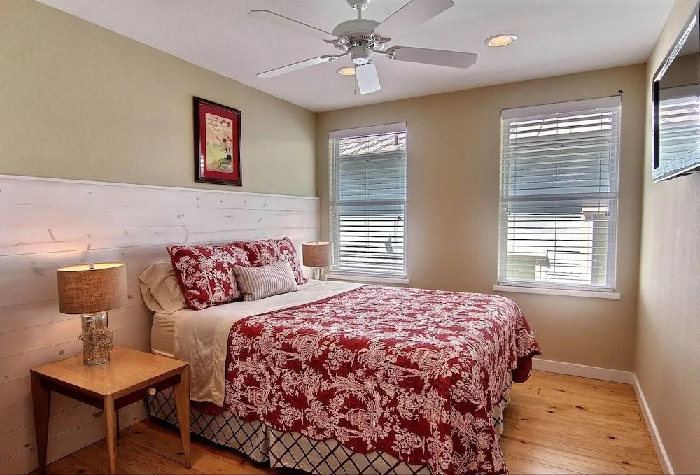 Station Street - 4 Br Townhouse