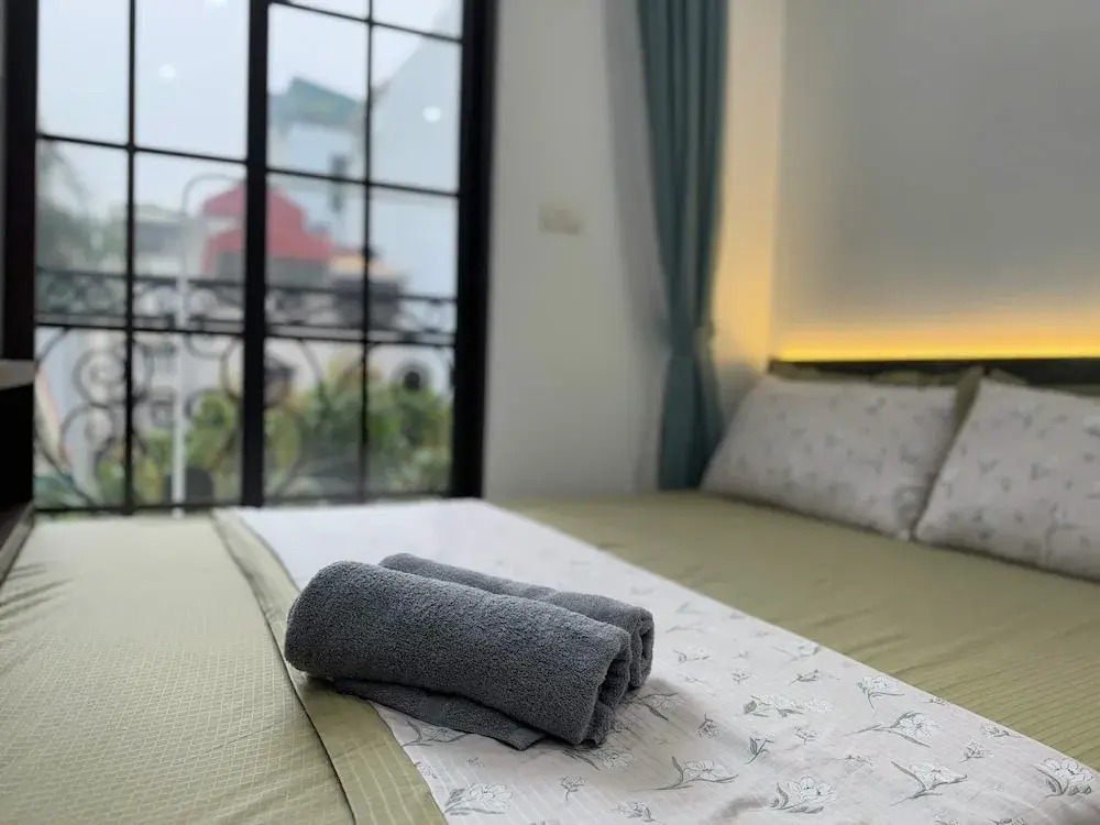 Ly Apartment & Home