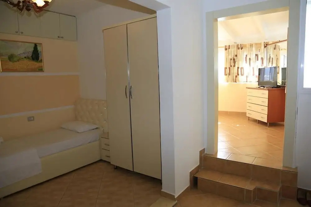 Qeparo Napolon Complex