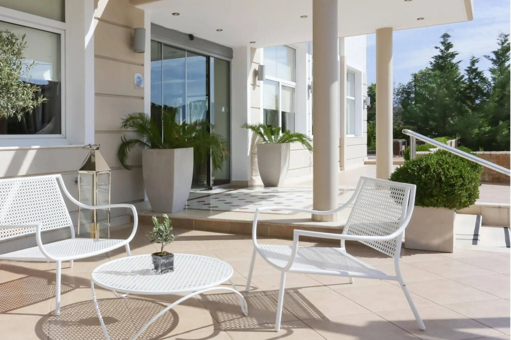 Chloe Luxury Hotel
