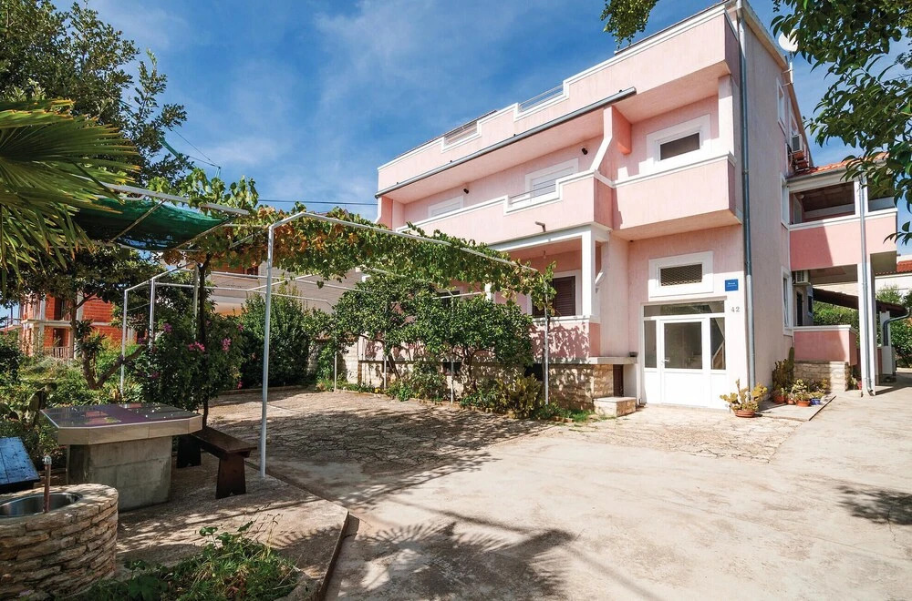 Amazing Apartment in Sv.filip i Jakov With 2 Bedrooms