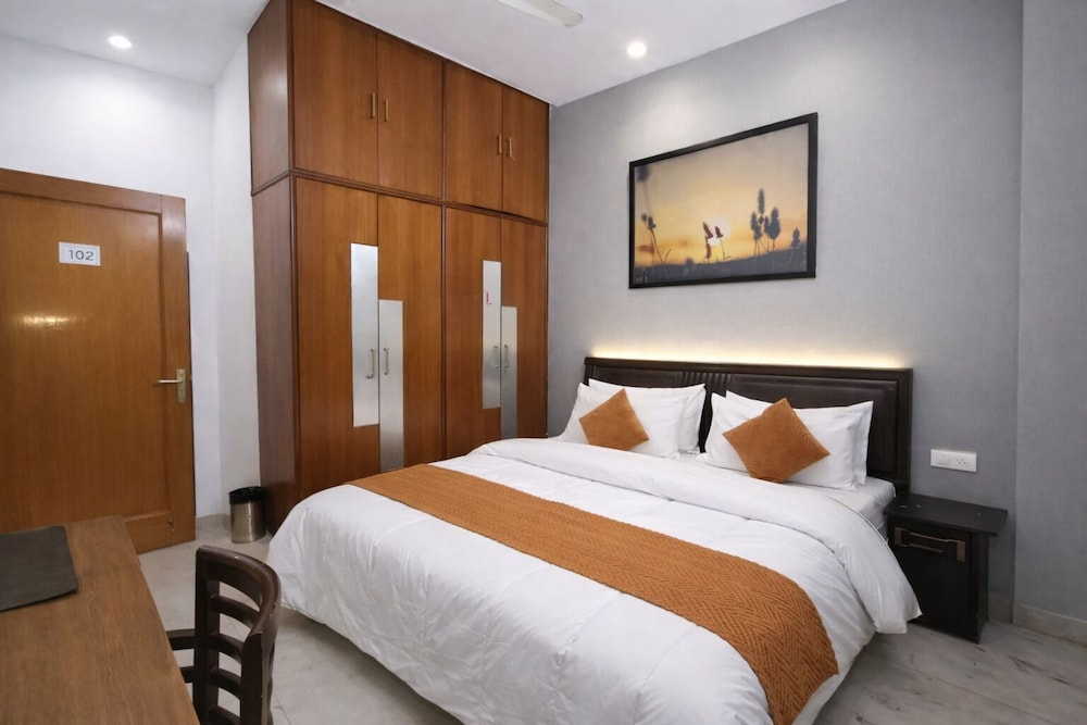 Mauryan Express I Hotel Malviya Nagar