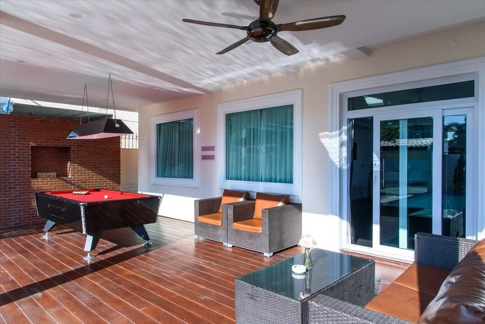 Exquisite Pool Villa J - Pattaya Pool Villa