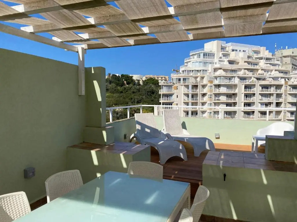 Balluta Bay Beach house with Seaviews