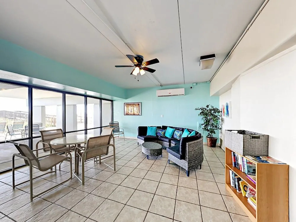 427 East Beach Blvd Condo #464 - 2 Br condo by RedAwning