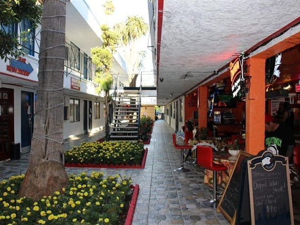 Tradewinds Airport Hotel