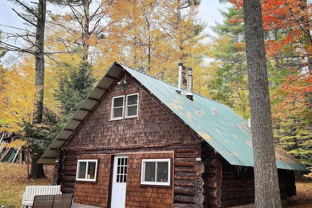 Cozy Elizabethtown Cabin w/ Fire Pit