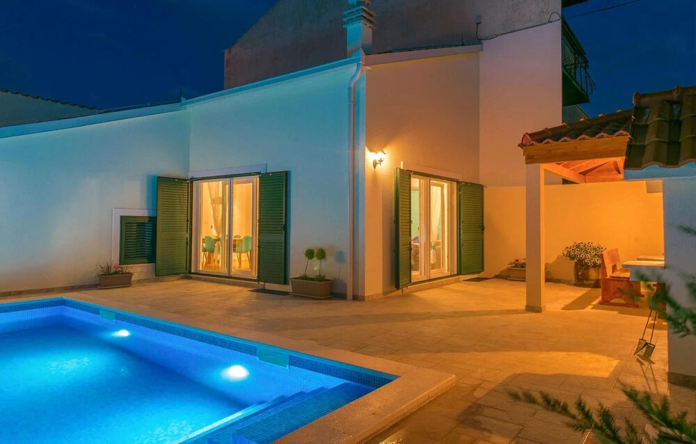Beautiful Home in Mravince With Outdoor Swimming Pool, Wifi and 3 Bedrooms