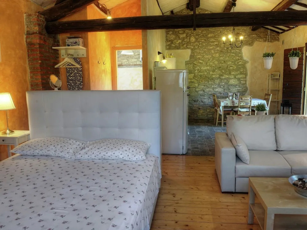 Bright Holiday Home in Modigliana With Swimming Pool