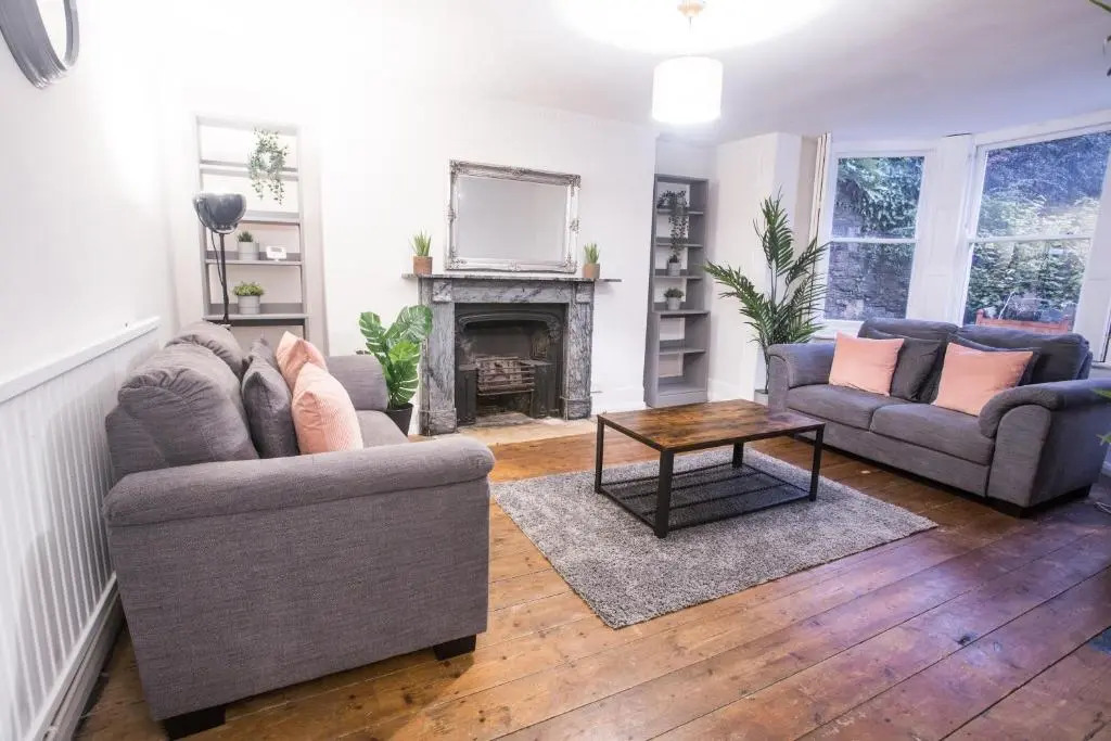 53 Pembroke Rd