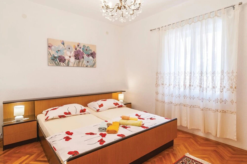 Awesome Home in Pucisca with Hot Tub, WiFi & 5 Bedrooms