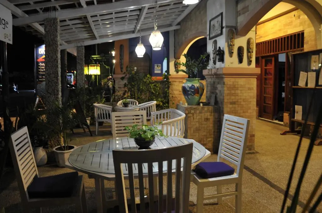 On The Way Hostel & Lounge