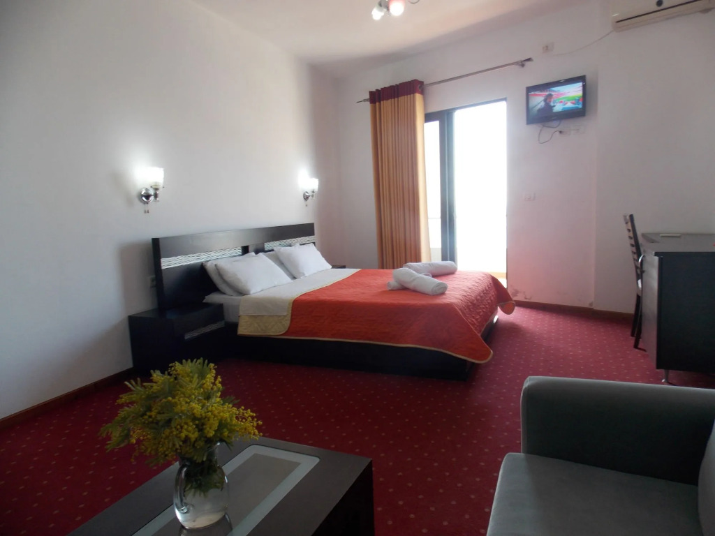 Hotel Strora