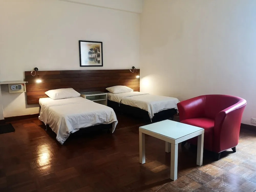 OYO 161 Lodge Paradize Hotel