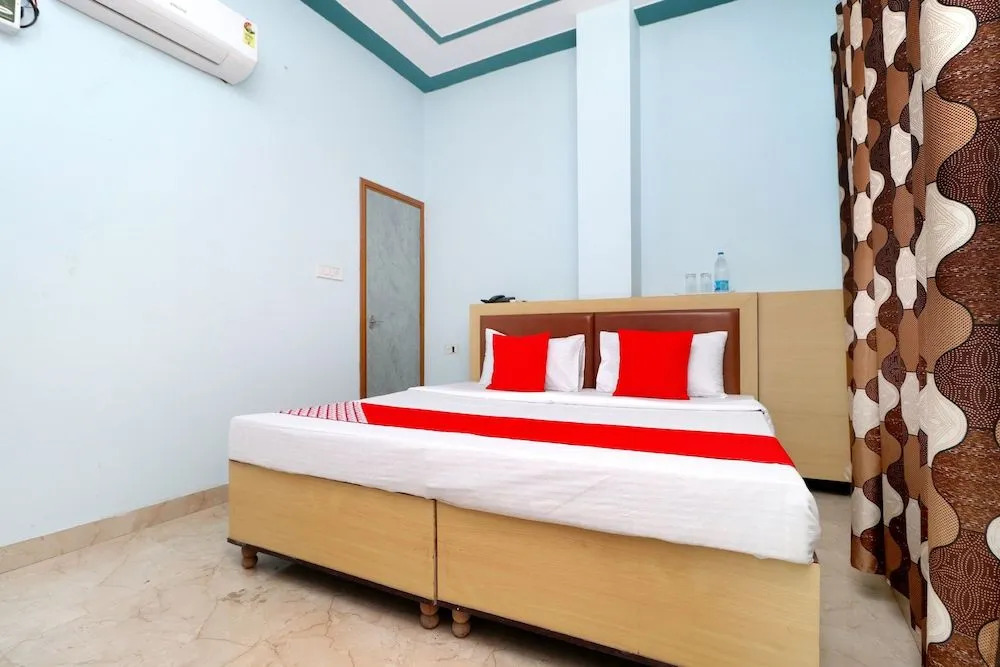 OYO 43966 Jaura Inn
