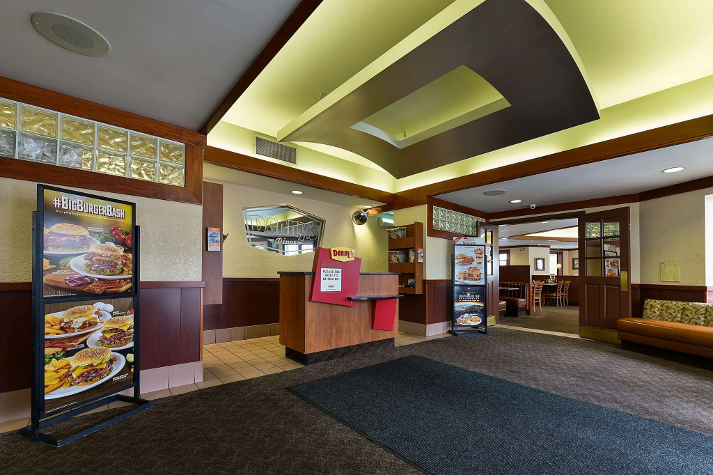 Howard Johnson Plaza by Wyndham by the Falls Niagara Falls