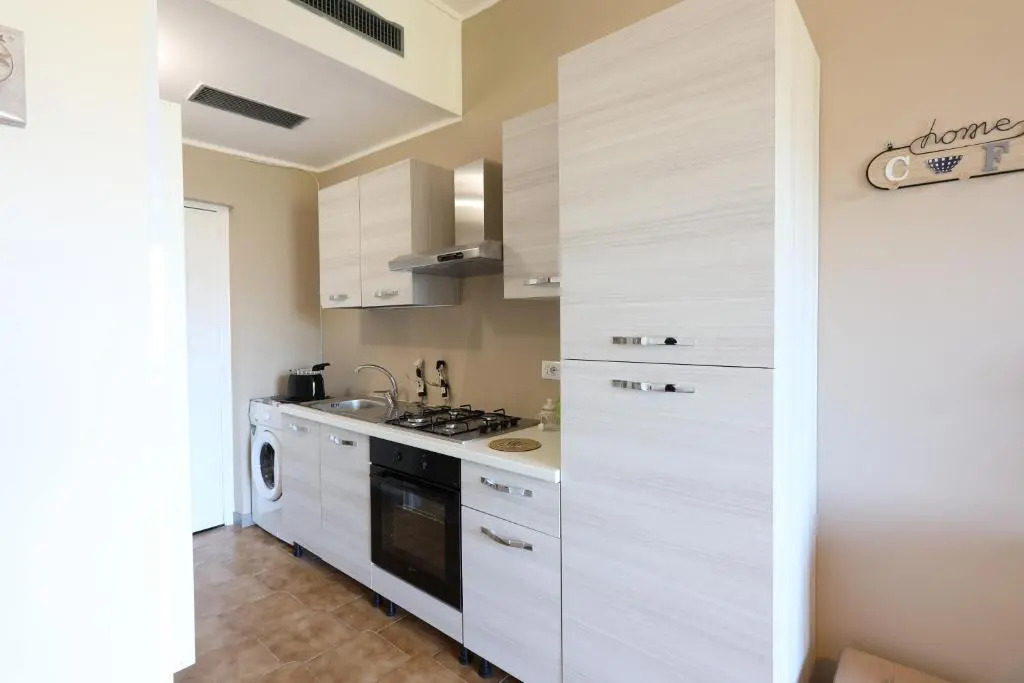 Pietrenere APT with Balcony 120m from the Sea