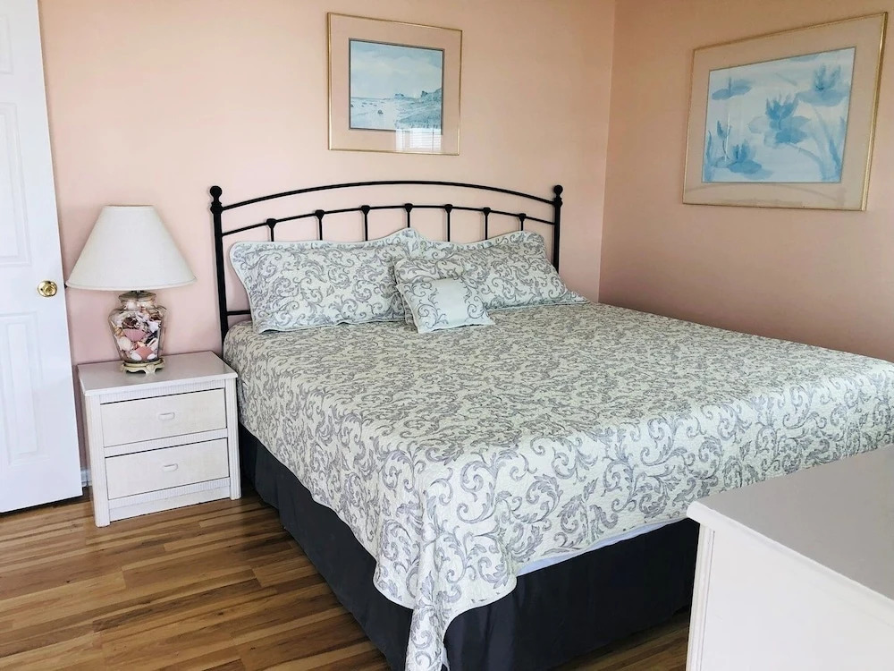 Aquarius 5 Bedroom Home by RedAwning