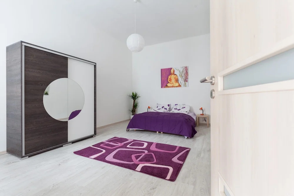 Elisabeth Room Purple
