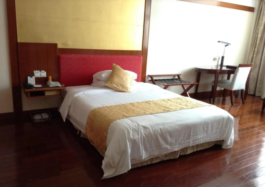 Golden Lustre Hotel