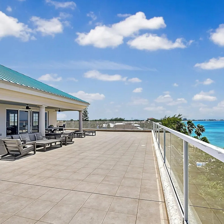 Luxury Penthouse Condo With 360 Oceanviews
