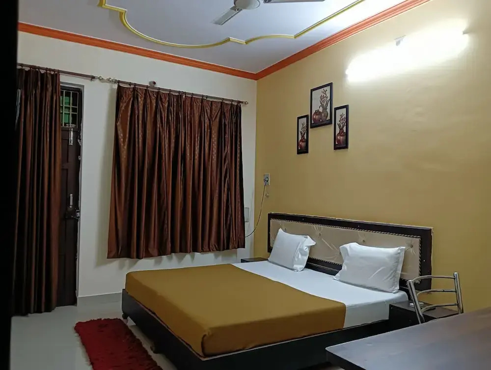 Varuna Palace Near Mandir & Ghats Varanasi