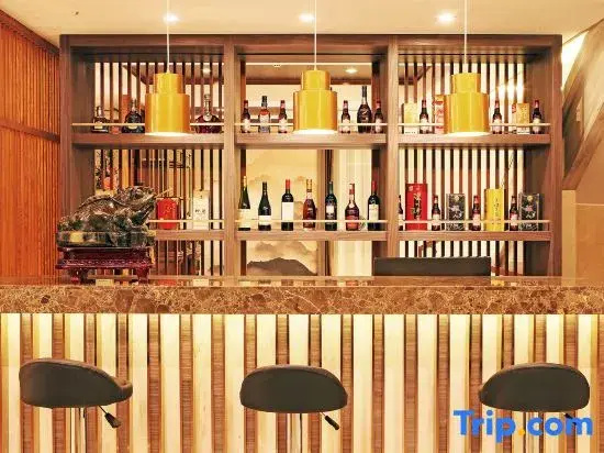 Haotai Holiday Inn (Zhongshan District Gangdong Fifth Street Punch Point Branch)