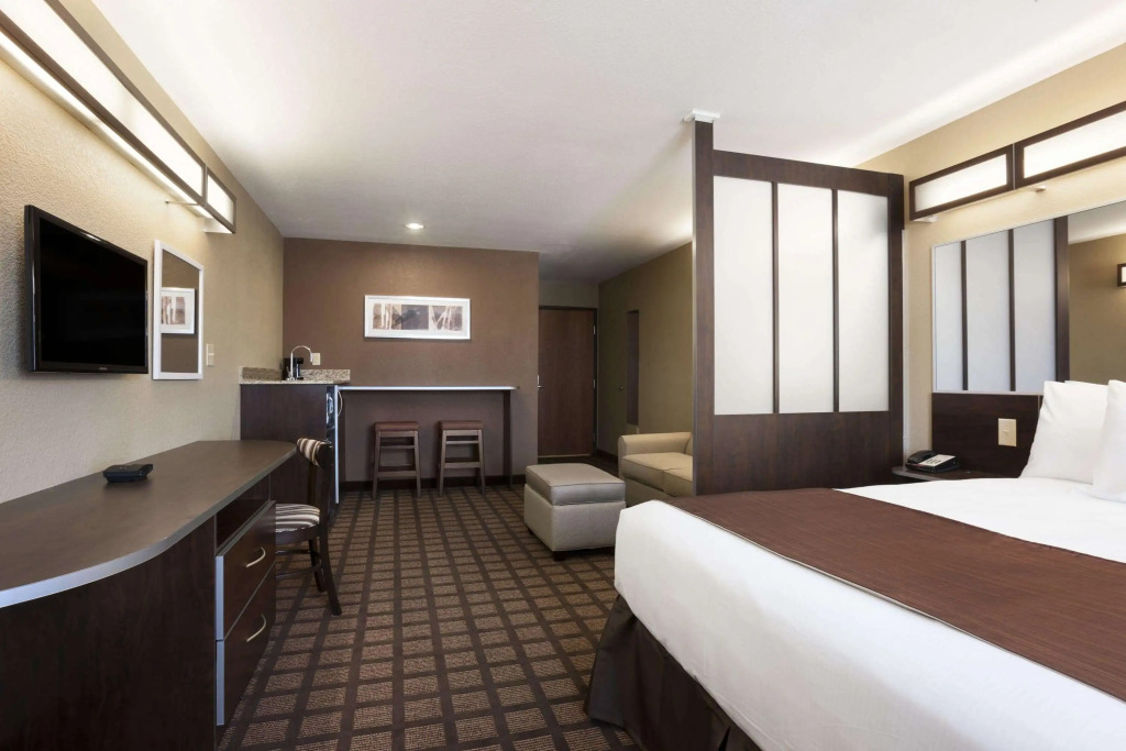 Microtel Inn & Suites by Wyndham Kenedy Karnes City