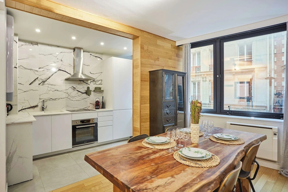 Charming Apartement Center of Paris Montmartre