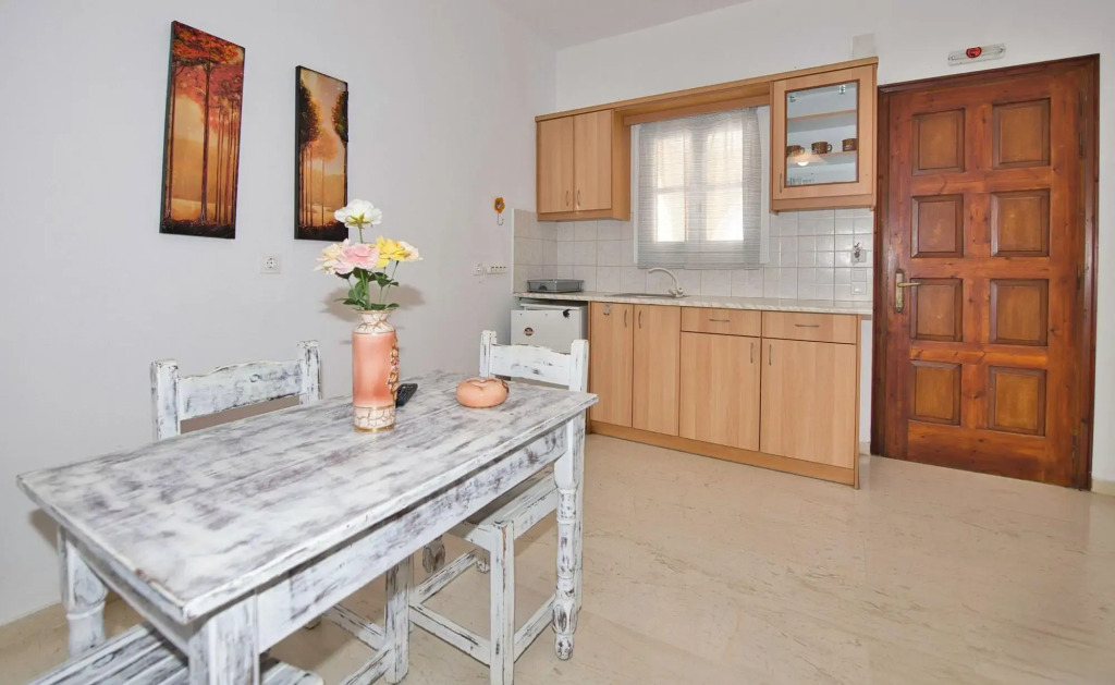 Ira Apartments