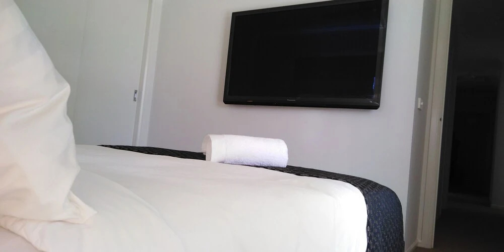 Lakeside Retreat & Business